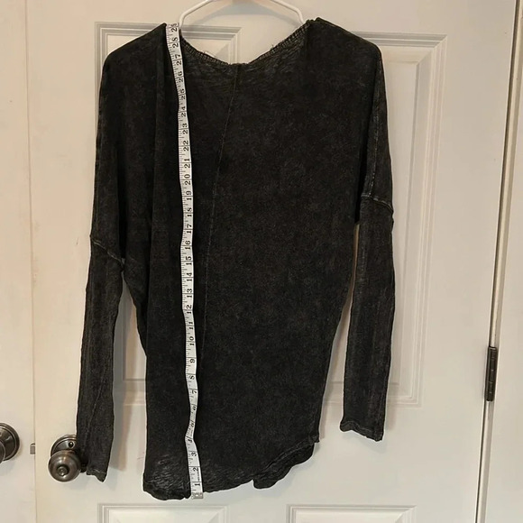 Free People we the people distressed oversized henley shirt size XS black - Picture 5 of 6